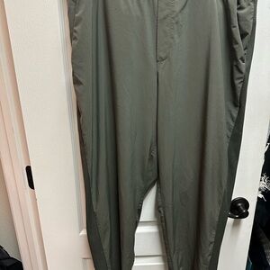 Athleta Women's  Olive Green Pants size 18/NWOT B26